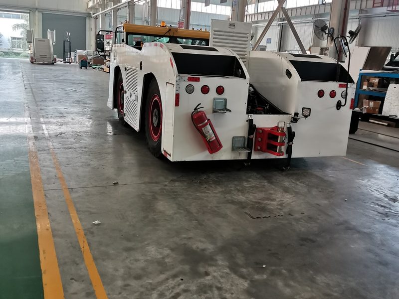 Aircraft tractor