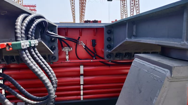 160-wheel beam carrier by a Chinese special-vehicle manufacturer, with TPMS repeaters along the chassis